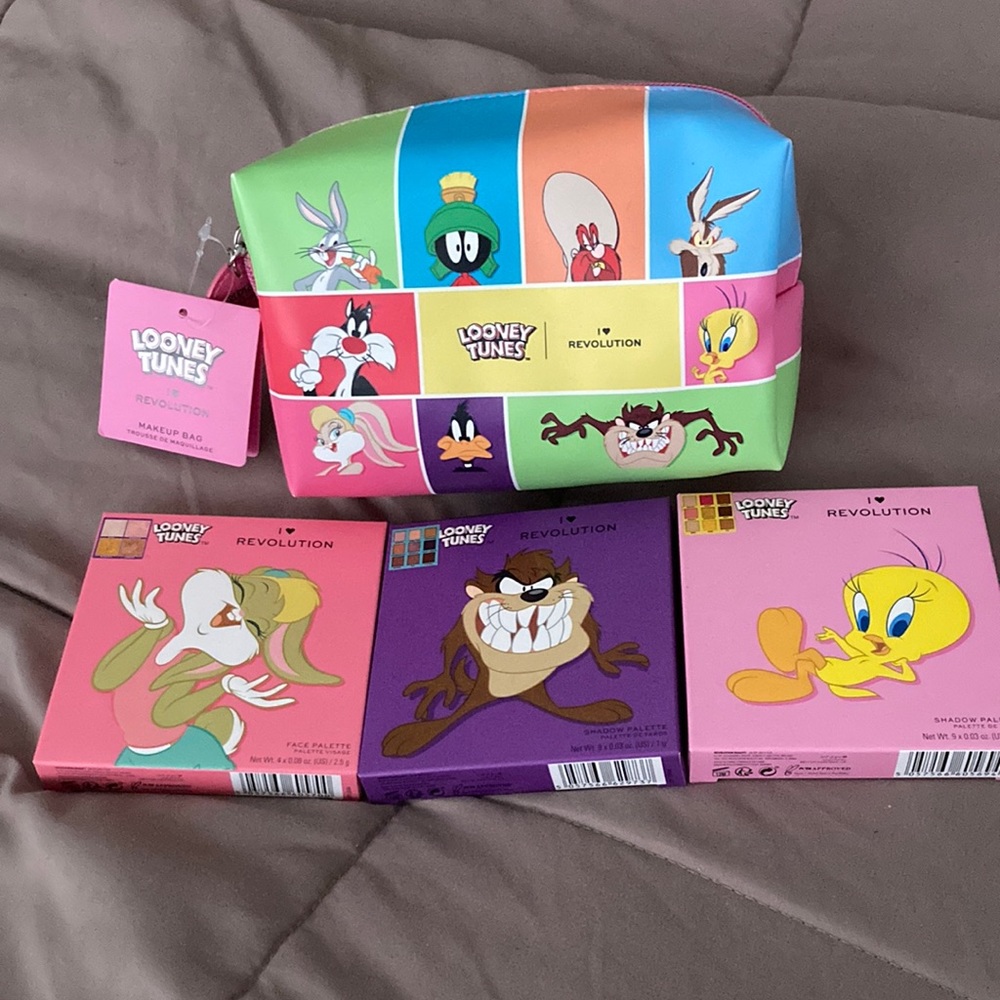 Looney Tunes x I love revolution makeup bag, 2 eye shadow palettes, 1 face kit